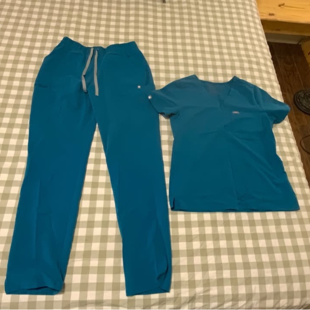 Figs Women's Blue Pajama Set